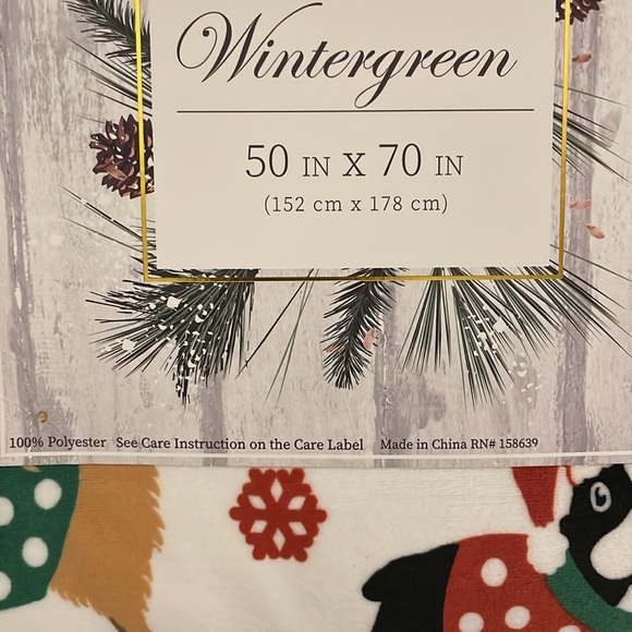 •NWT• WINTERGREEN // Dog-Themed holiday pattern sherpa blanket/throw // fleece - Picture 2 of 10
